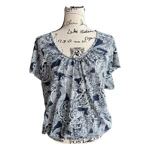 No Boundaries size 2XL (18W-20W) Cap Sleeve Top Blue & White Paisley